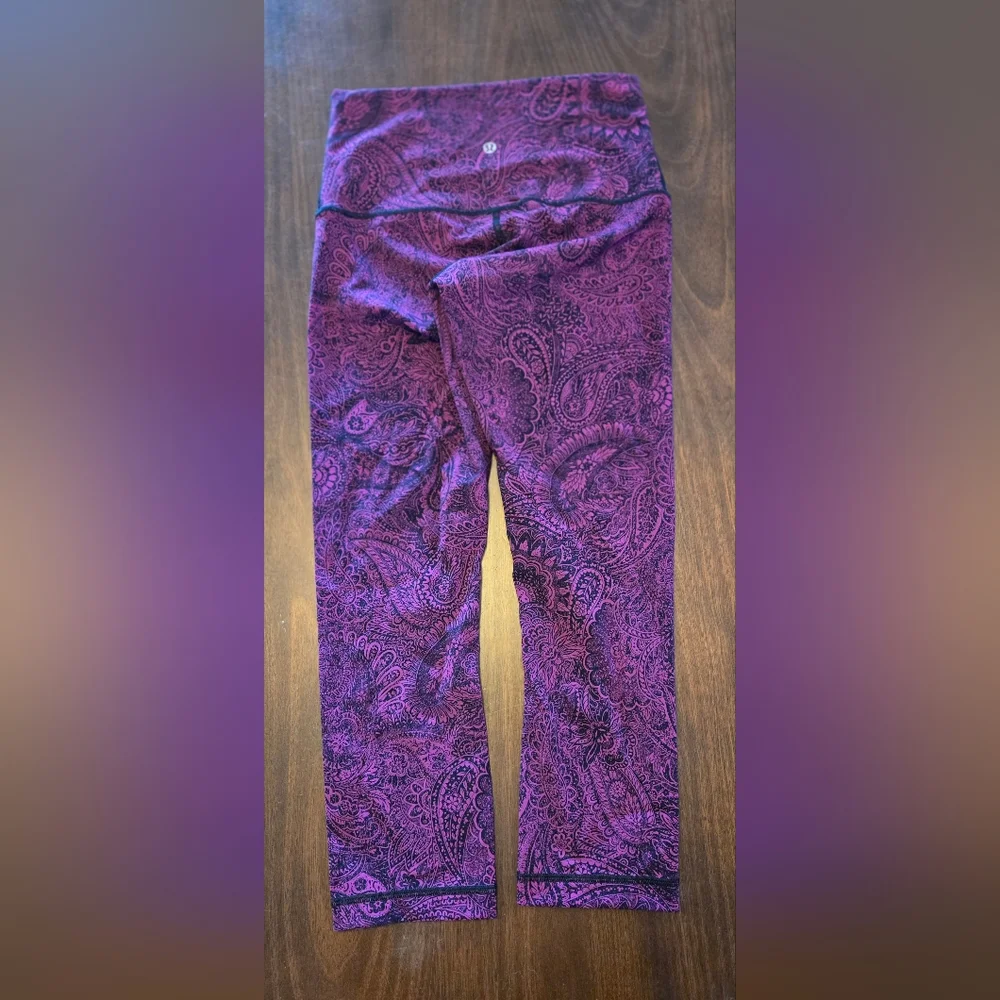 Lululemon Wunder Under Crop Antique Paisley Fuschia/Black paisley‎ leggings, 6